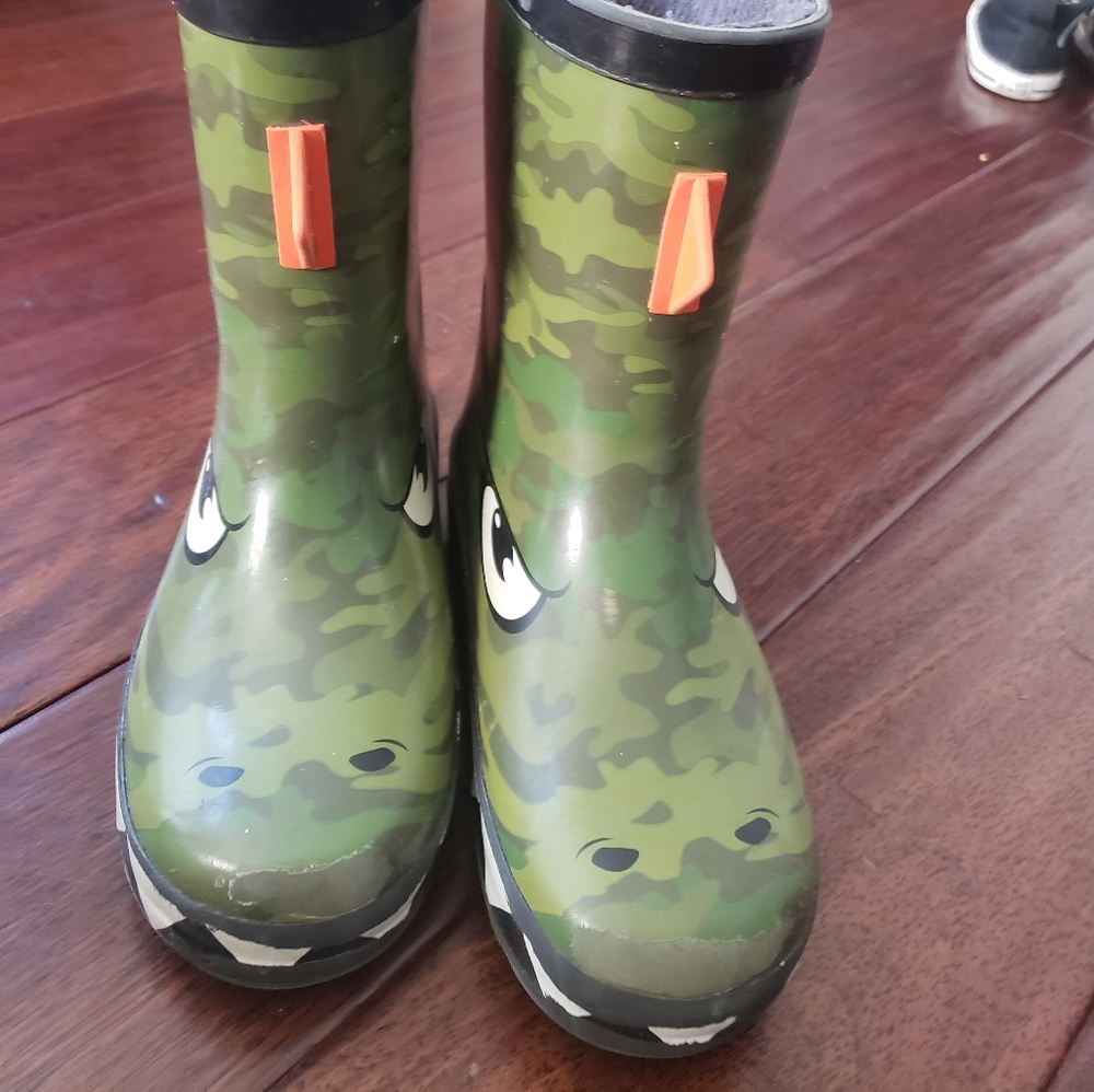 Boys Preowned Camo Rainboots